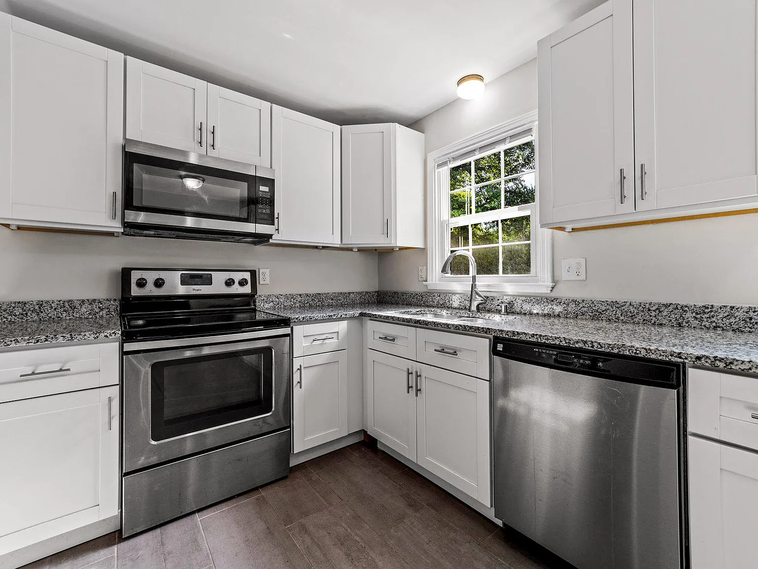4 bed, 3.0 bath, 1983 sqft, $1,274 — Photo 3