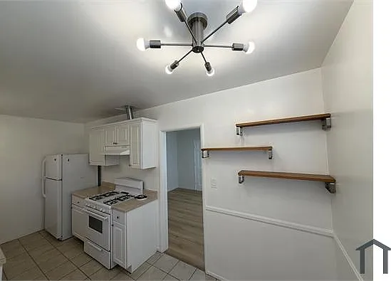 4606 Vineland Ave — Photo 9