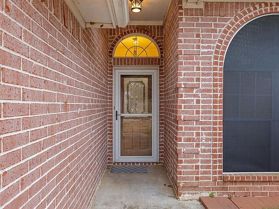 3rd image of 112 Ruby St