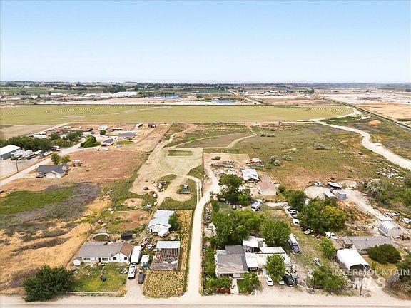 3rd image of 20873 Pinto Rd
