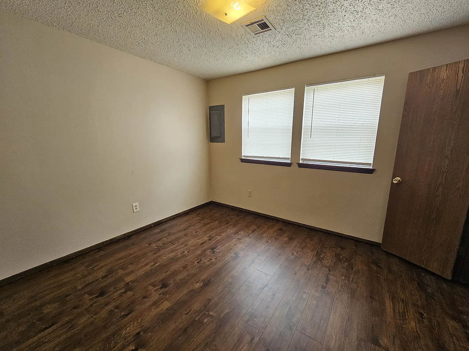 2 bed, 922 sqft, $800 — Photo 3