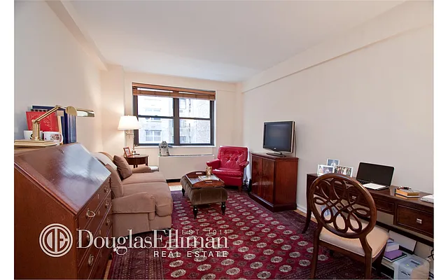 Rented by Douglas Elliman | media 17