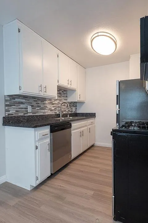 Tiara Apartments — Photo 2