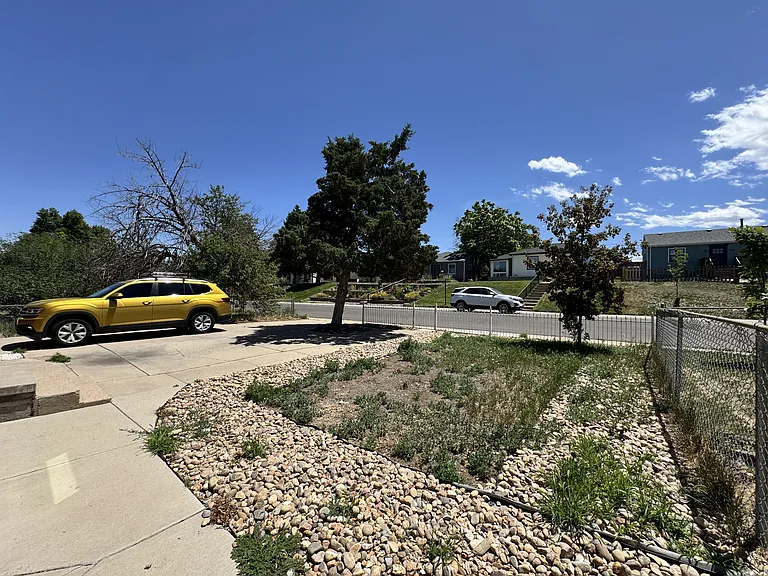 2745 W Archer Pl — Photo 4