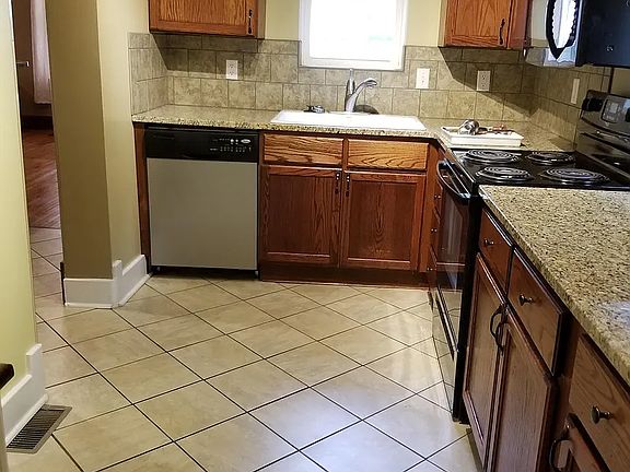 5th image of 2435 Garfield St