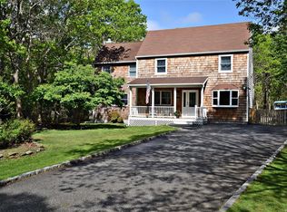 13 Corbett Ct, East Quogue, NY 11942