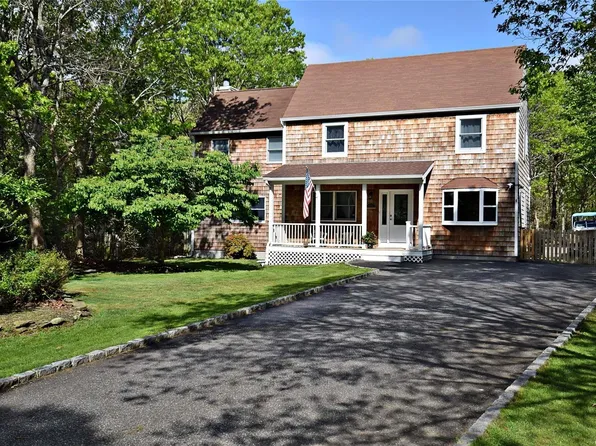 13 Corbett Court, East Quogue, NY 11942