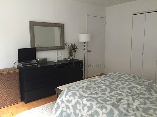 Rented by Bouklis Group | media 8