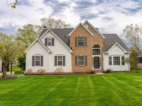 2971 Woodcrest Dr, Akron, OH 44333