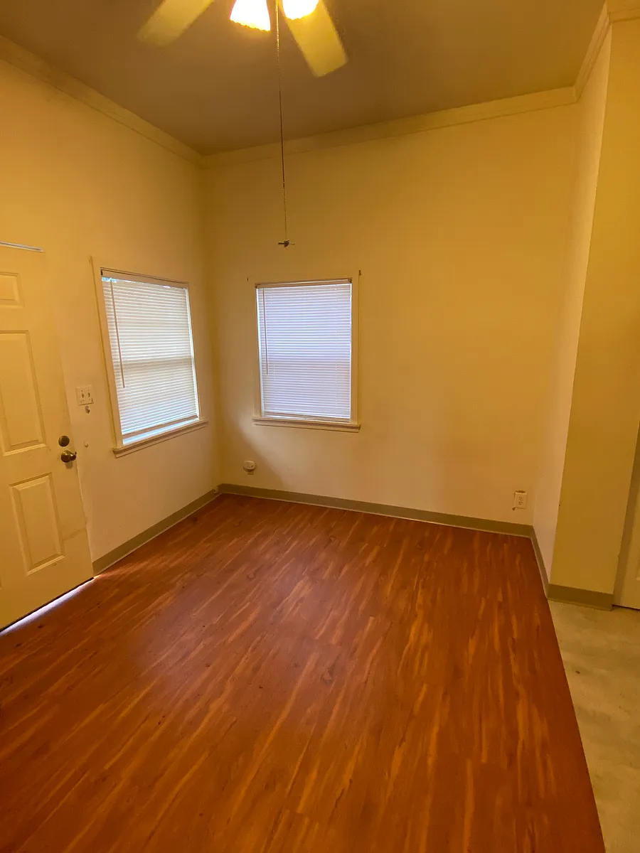 Building Photo - 1601 Walnut St #3