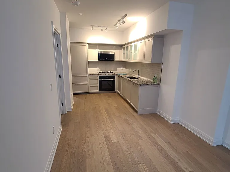 505 Glencairn Ave #201 — Photo 8
