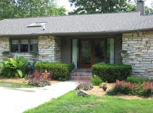 4059 Crest View Rd NE, Solon, IA 52333