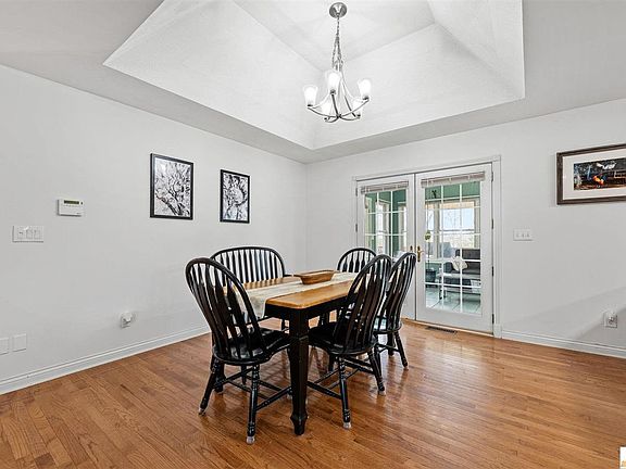 5th image of 462 Wonderland Rd