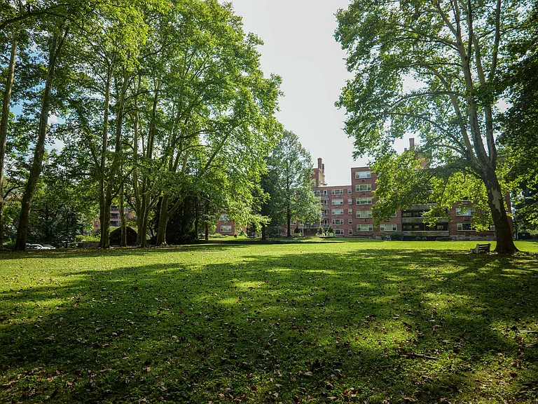 429 Apartments — Photo 36