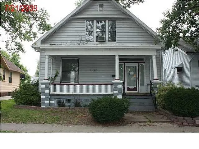 1555 S Linwood Ave photo 1