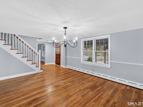 3rd image of 4 Leonard Road