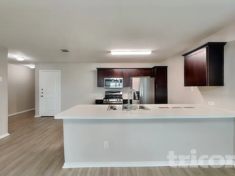 9736 Marbach Brk — Photo 4