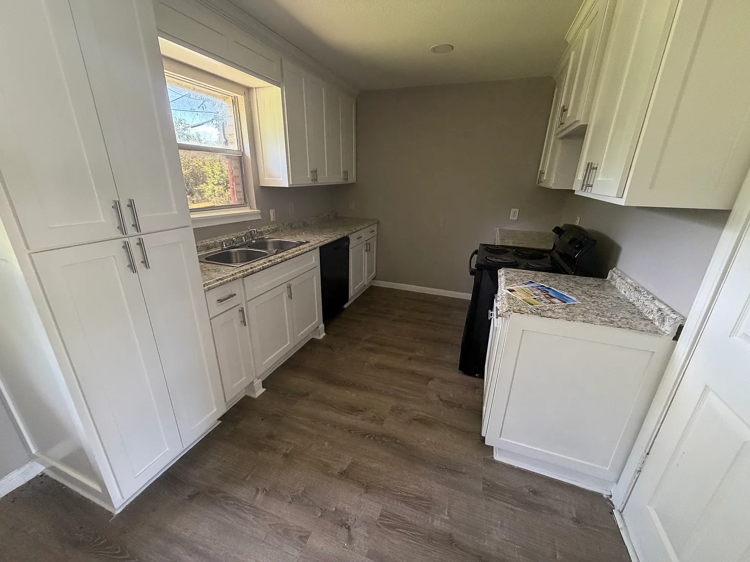 3 bed, 1115 sqft, $1,595 — Photo 2