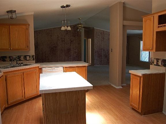 3rd image of 1103 Country Wood Dr