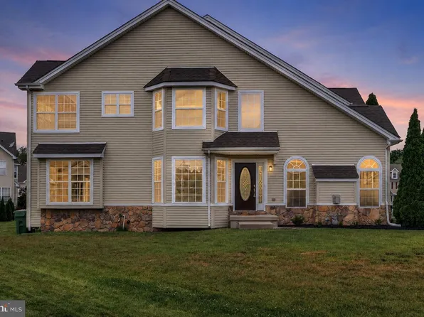 323 Keswick Dr, Swedesboro, NJ 08085