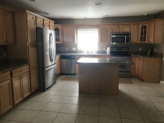 3rd image of 2854 Laurel Ave