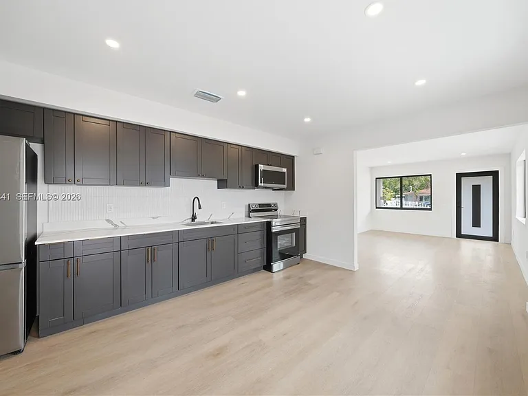 1861 NW 27th St #1 — Photo 7