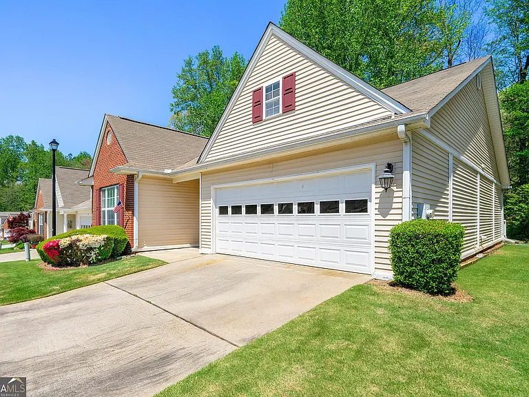 1221 Pinehurst Dr — Photo 2