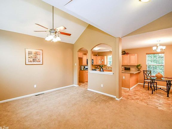 5th image of 73 Stoneledge Dr