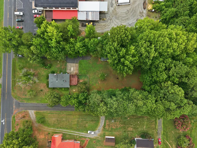 3629 Pleasant Garden Rd — Photo 36