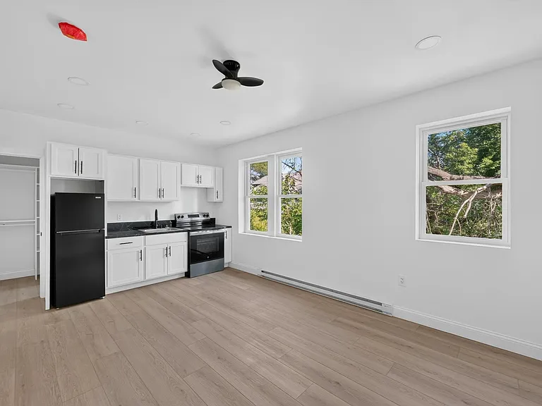 1140 Ashland St #D — Photo 8