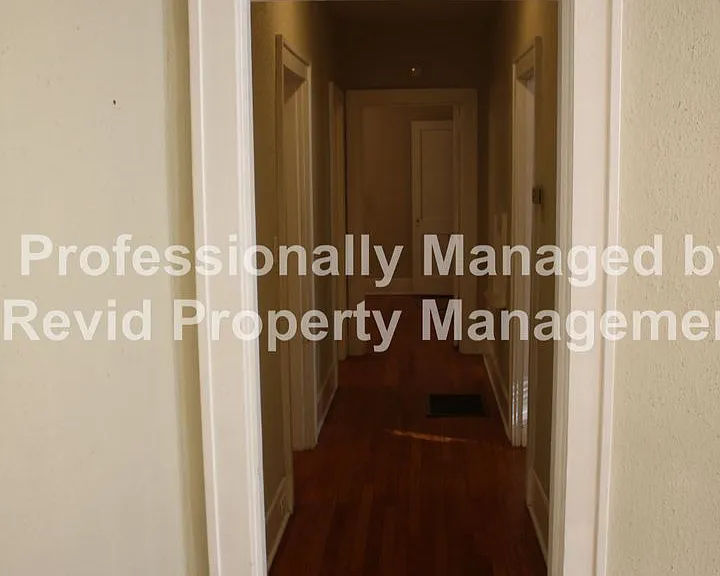 Large 3 bedroom upstairs duplex! — Photo 21