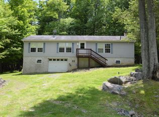 111 Hillside Dr, Greentown, PA 18426