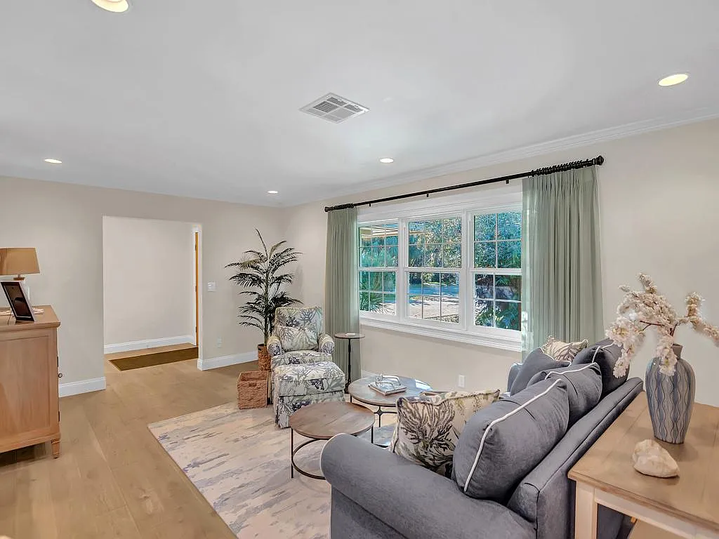 3 bed, 1844 sqft, $12,000 — Photo 3