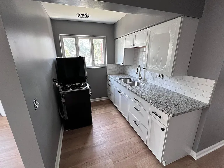 2559 Marsh Ave #4 — Photo 6