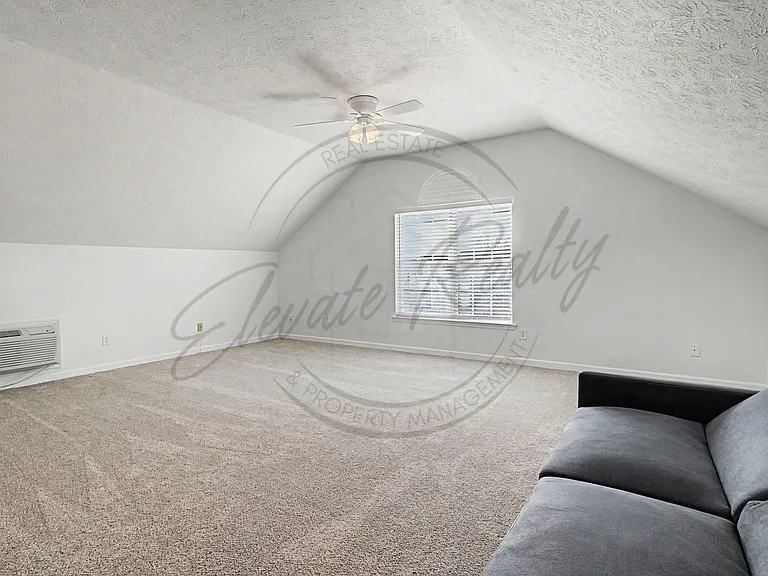 105 Edgeview Dr — Photo 15