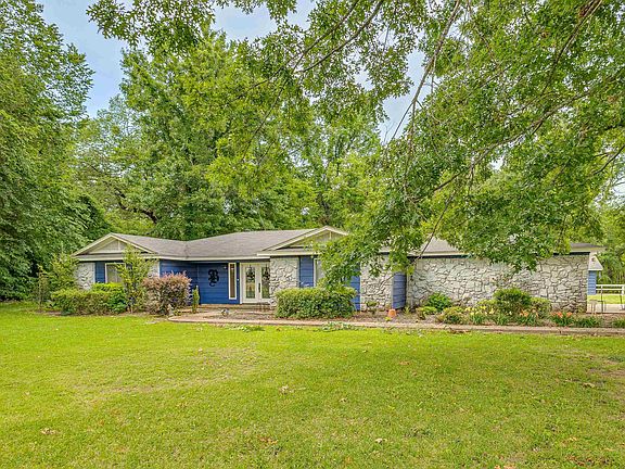 3rd image of 3692 Bayou Acres Dr