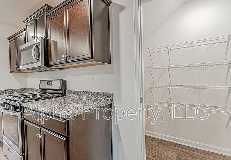 1210 Murdock Cir — Photo 4