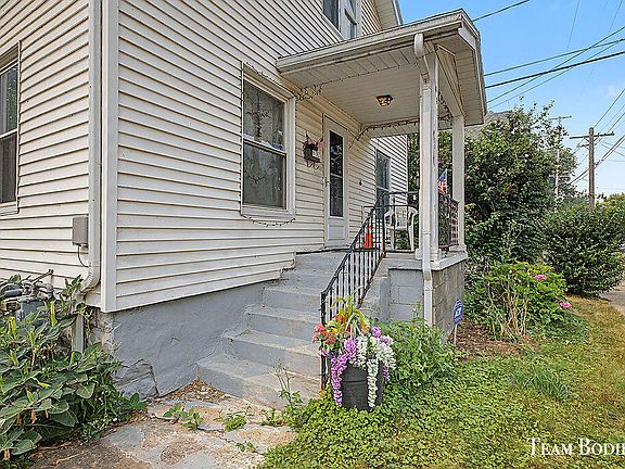 5th image of 440 Webster St NW
