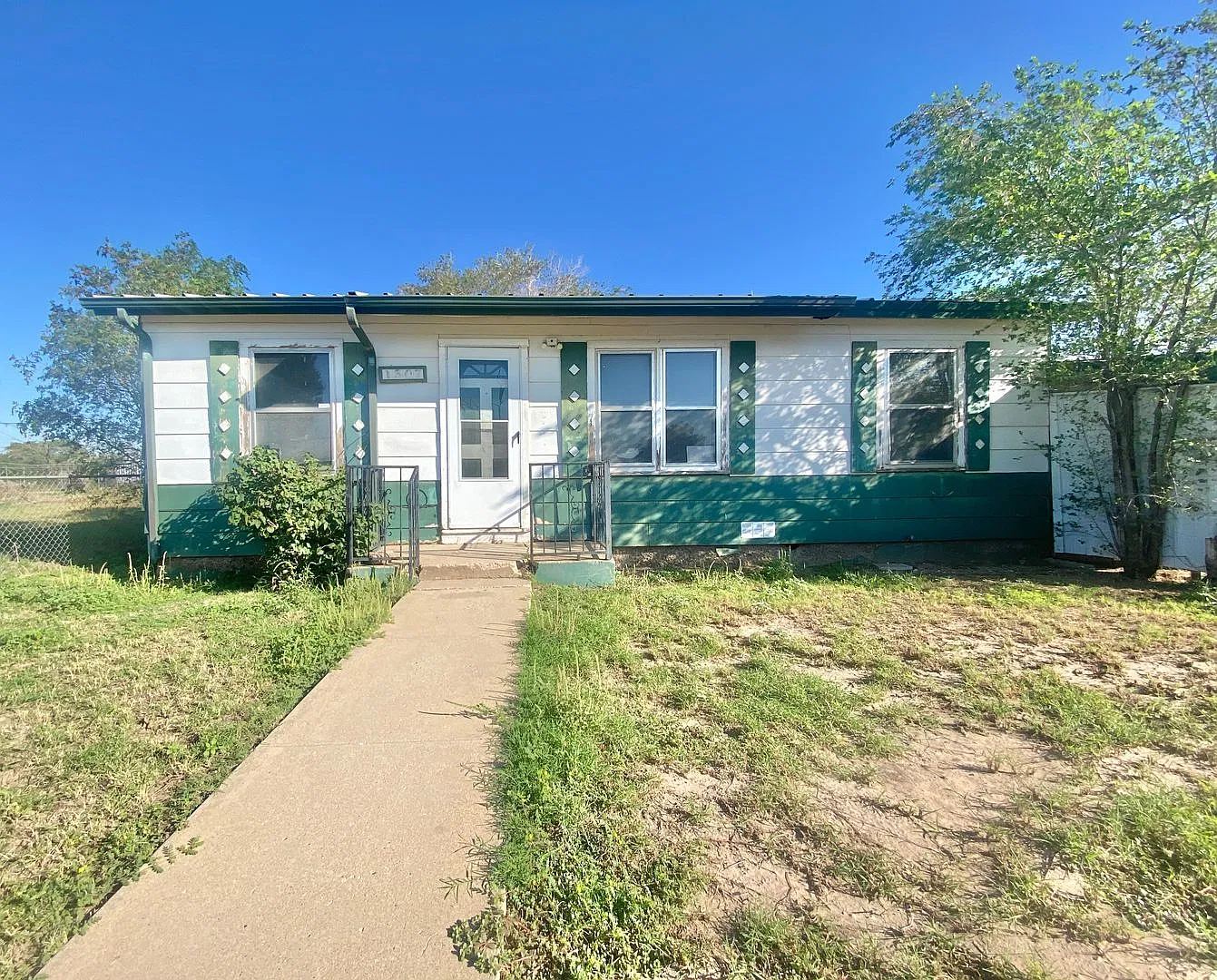 3 Bed 1 Bath Near Mlk Now Available — Photo 1