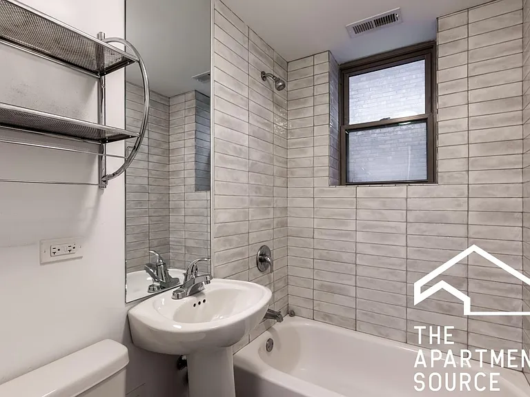 939 W Winona St #207 — Photo 10