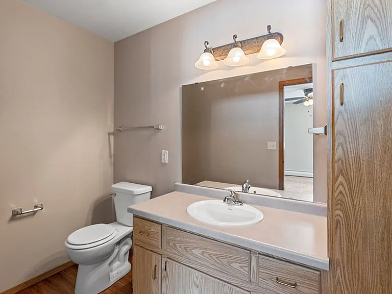 Charlotte Court Apartments — Photo 31
