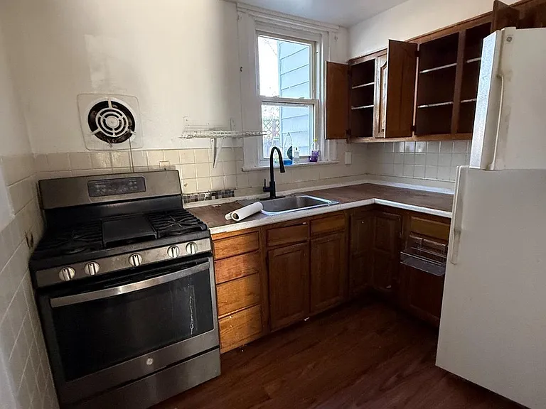 411 Timberlake Rd — Photo 2