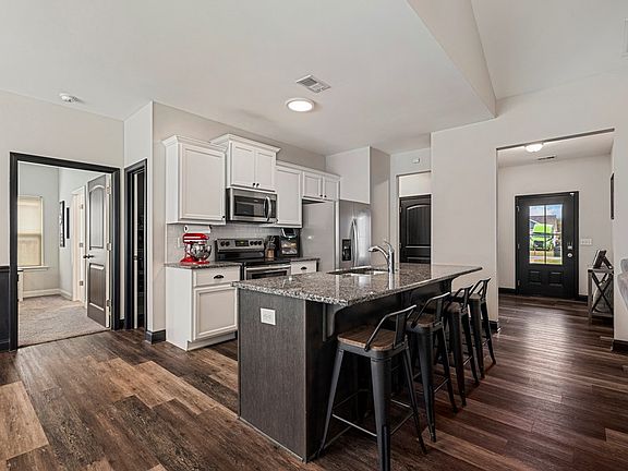 5th image of 8 Belmont Dr