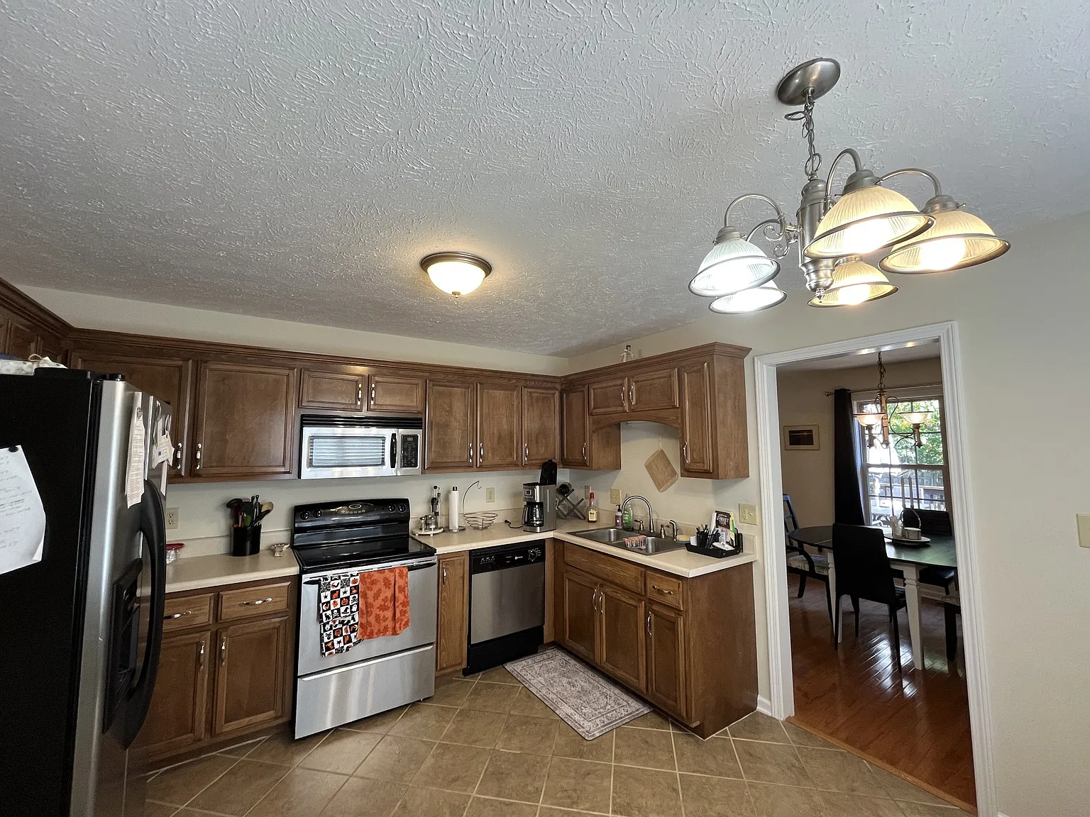 3 bed, 1390 sqft, $1,650 — Photo 3