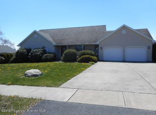 913 Apple Tree Rd, Moscow, PA 18444