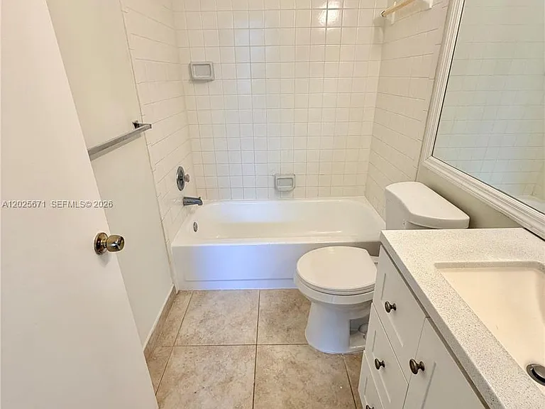 19216 Glenmoor Dr #19216 — Photo 39