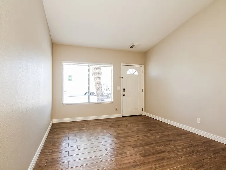 7014 W Canterbury Dr — Photo 3