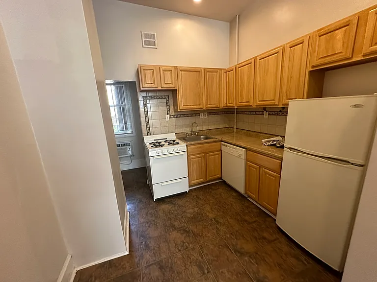 2311 Christian St #1F — Photo 6