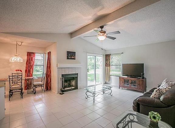 2nd image of 701 Hyde Park Ct