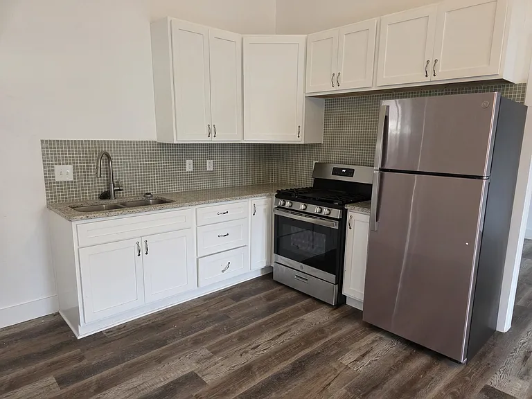 308 Warren St #1 — Photo 4
